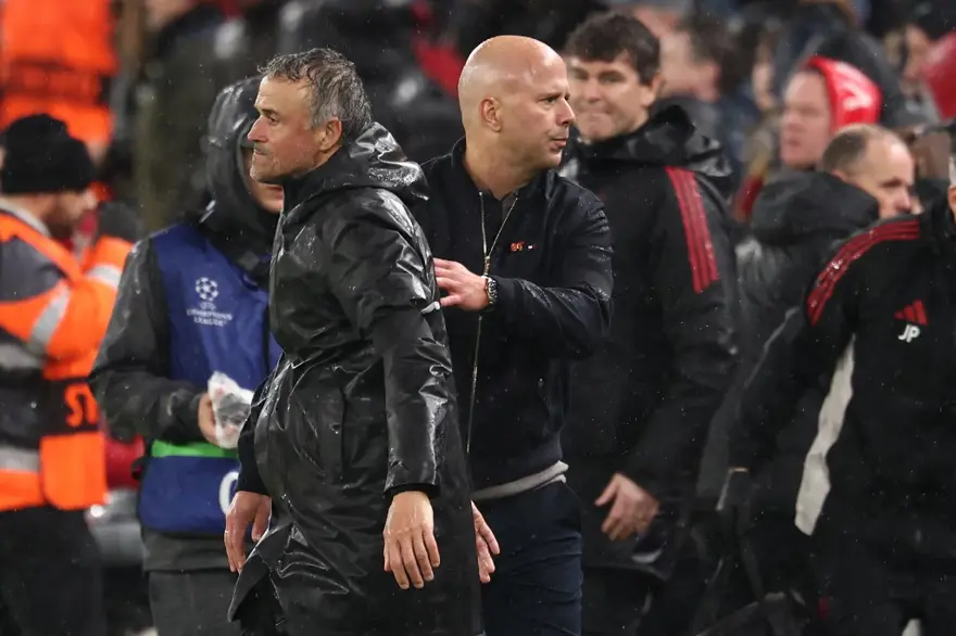 Yine benzer mekan yine skandal, 90 milyon euroluk futbolcuyu stadyum mikrofonu sakatladı. Akıllara Galatasaray maçı geldi 1