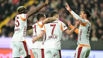 Galatasaray, Antalya deplasmanında farklı kazandı, Osimhen cezalı duruma düştü