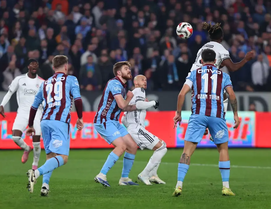 Trabzonspor ve Beşiktaş'tan arka arkaya paylaşımlar, 