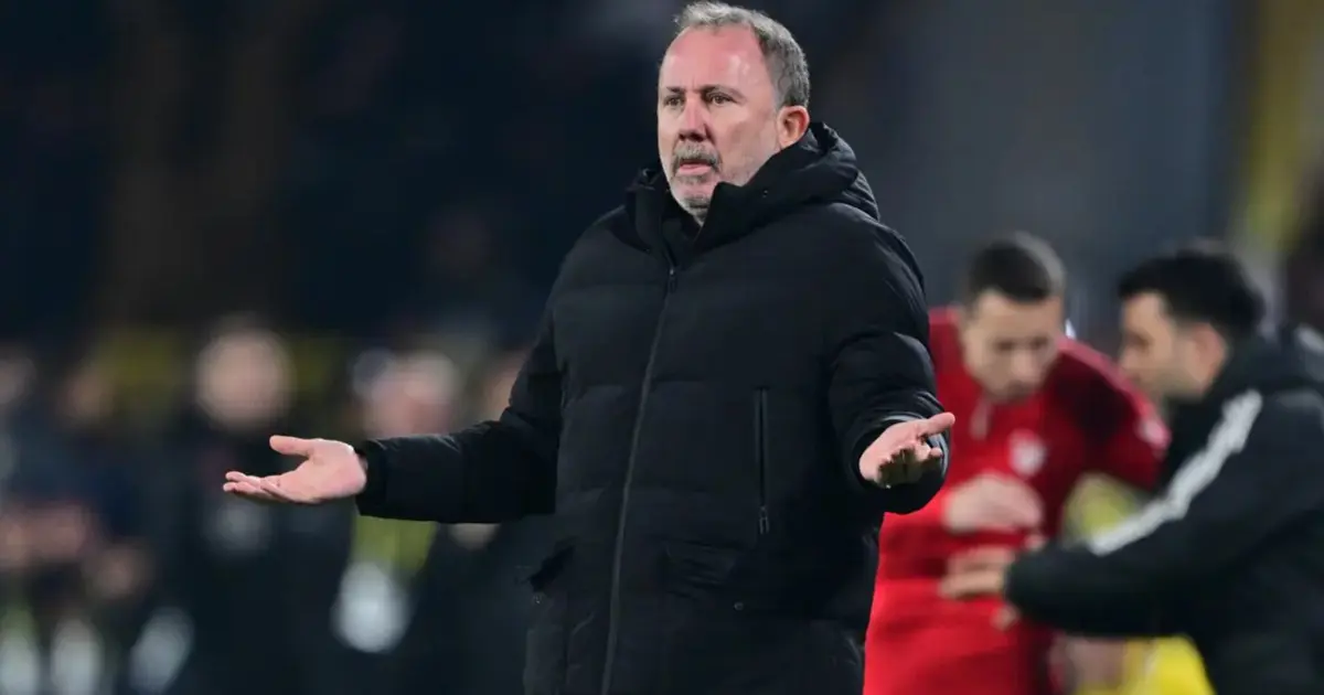 Sergen Yalçın'dan derbi yorumu: "Bize gelince kart, rakibe gelince uyarı"