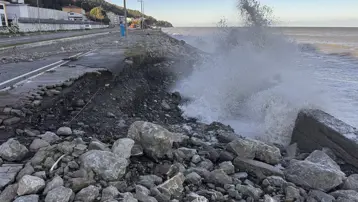 Karadeniz'i fırtına vurdu. Rüzgarın hızı 103 kilometreye ulaştı, Samsun'da üç tekne battı