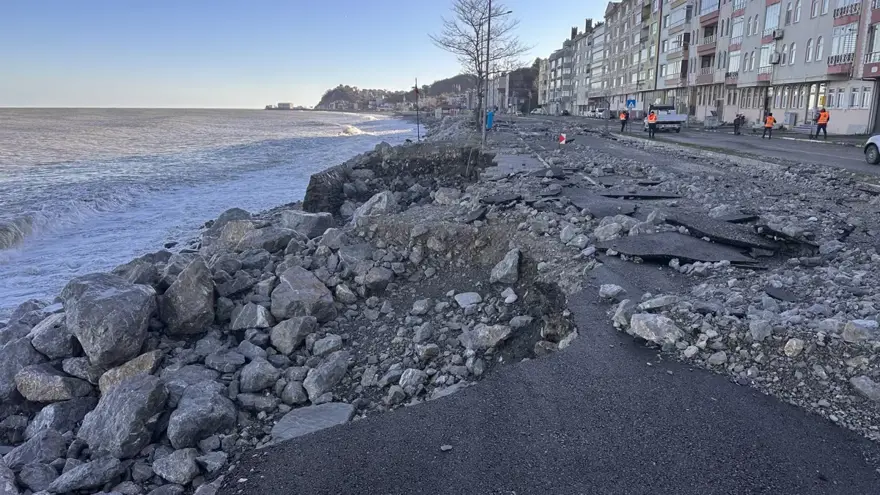 Karadeniz'i fırtına vurdu. Rüzgarın hızı 103 kilometreye ulaştı, Samsun'da üç tekne battı 1