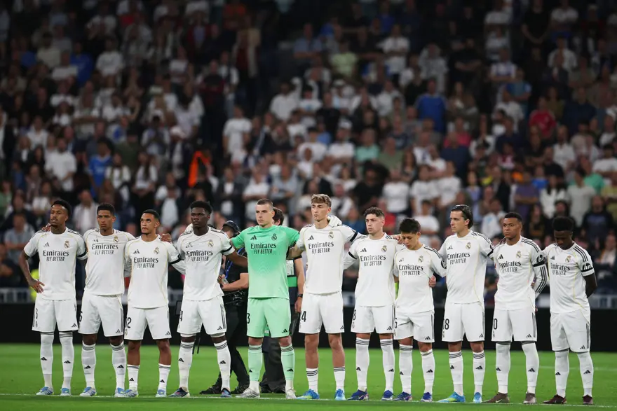 Takımda kaos çıktı, futbolculardan biri hastaneye kaldırıldı. "14 gün dinlenmesi gerekecek" 