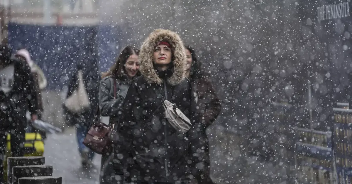 İstanbul'da lapa lapa kar yağışı. Kar yağışı ne zaman bitecek? AKOM saat verdi