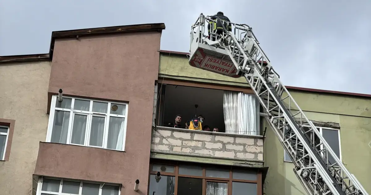 Karabük'te 5 katlı binada yangın. Can pazarı yaşandı