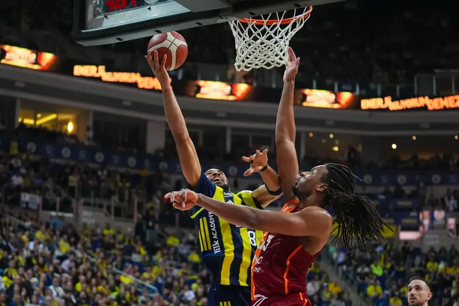 Derbide Fenerbahçe, Galatasaray'ı 2 farkla geçti