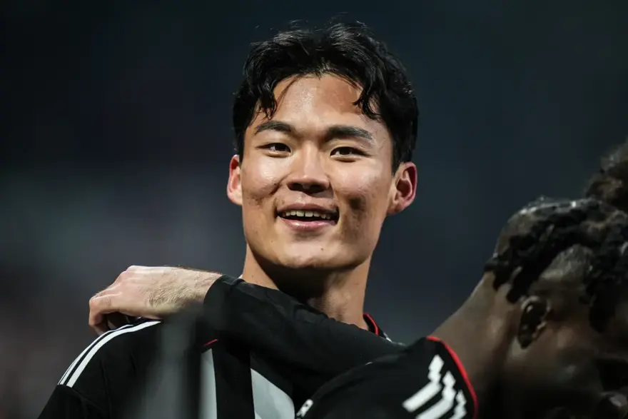 Baklava yemiyor, yalın ayakla idman yapıyor. Hayal gibi antre yaptı Baklava yemiyor, yalın ayakla idman yapıyor. Hayal gibi antre yaptı