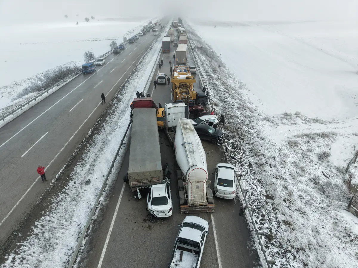 Erzurum'da aynı yolda iki kez zincirleme kaza. Ölü ve yaralılar var