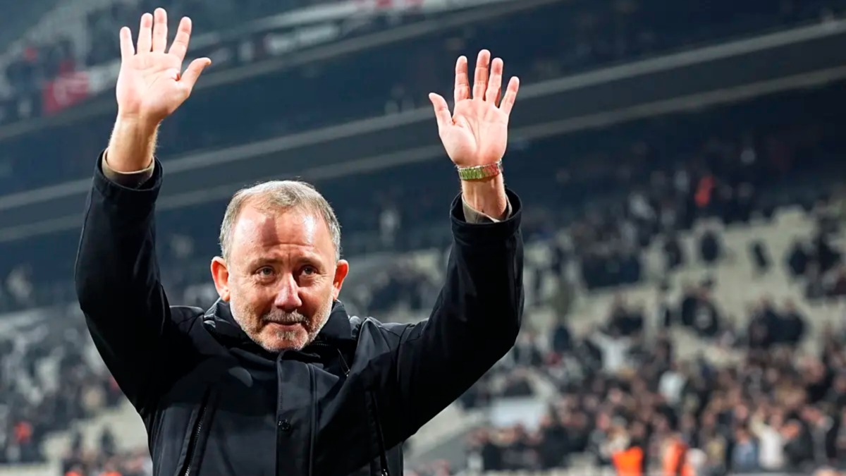 Soyunma odasından çıkıp gelmişti, Sergen Yalçın'dan derbi açıklaması. "Taraftarımız merak etmesin"