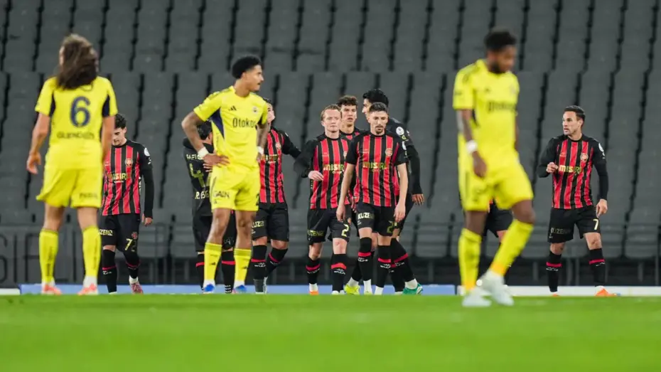 Fenerbahçe, Karagümrük'e 2-0 mağlup oldu. Namağlup seri bitti