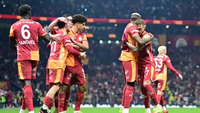 Lider Galatasaray, Başakşehir karşısında 3 puanı 3 golle aldı