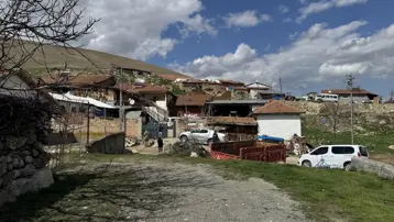 Köyde komşu katliamı: Baba ve oğlu öldürüldü