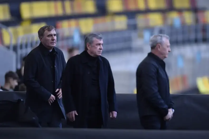 Lucescu oğullar yolculuğuna uğurlanıyor, ailesinin hissi anları 2