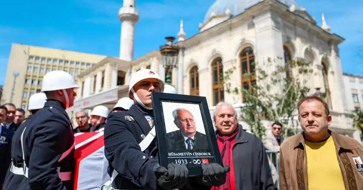 Hüsamettin Cindoruk son yolculuğuna uğurlandı