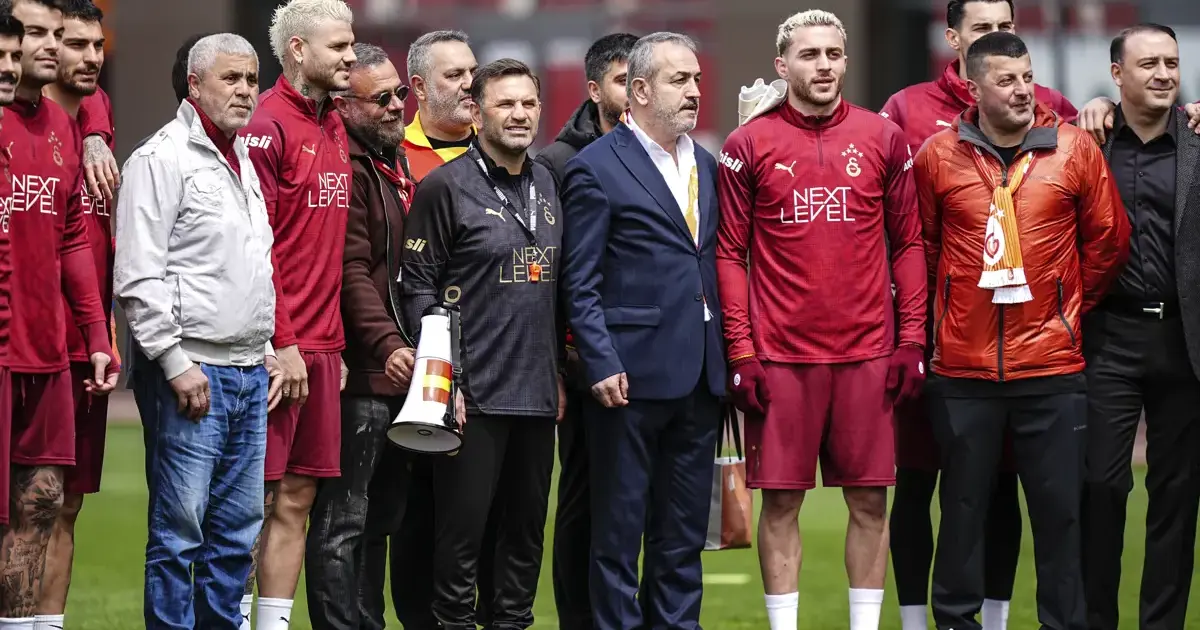 Galatasaray'dan taraftara açık idman. "Bu takım söke söke şampiyon"