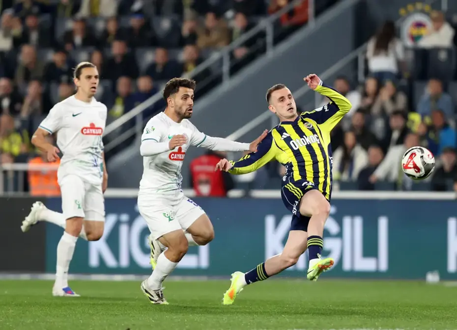 Kadıköy'de 4 gol, Fenerbahçe 90+8'de iki puan kaybetti