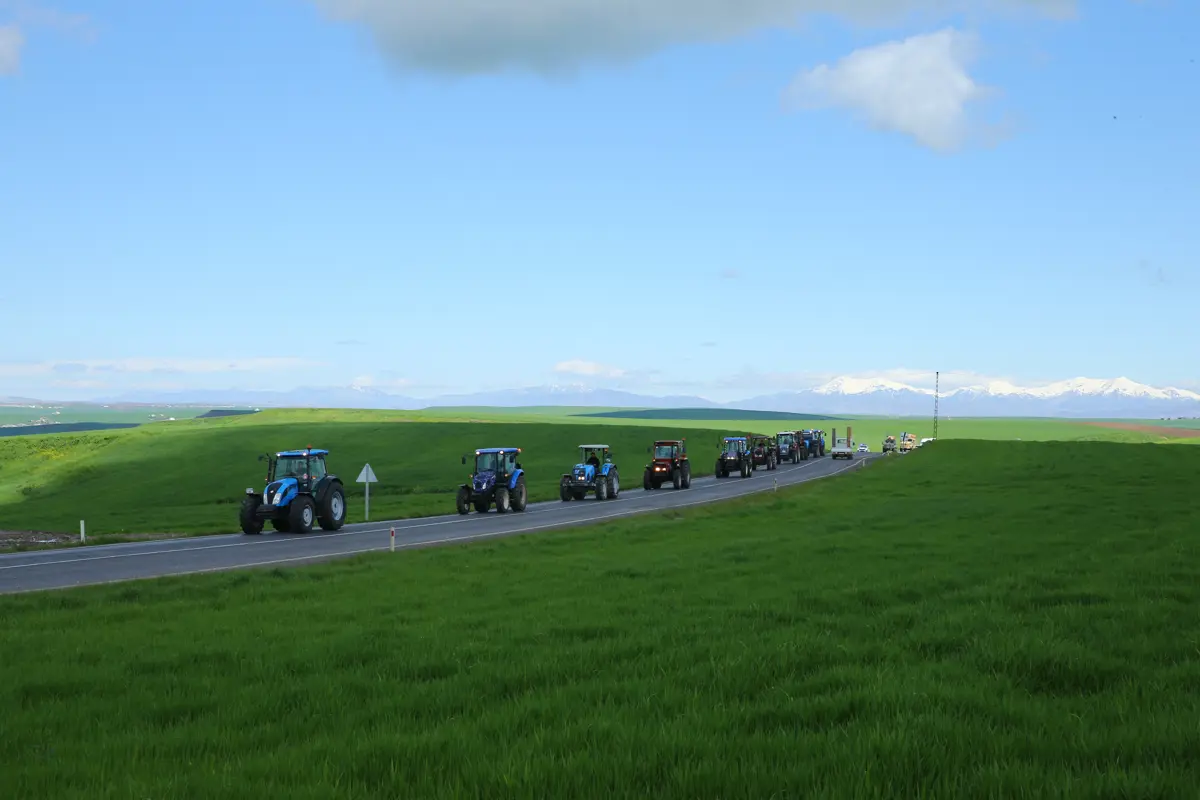 Diyarbakır'da traktör muayenesi çiftçinin ayağına gitti: 220 araç fenni kontrolden geçti
