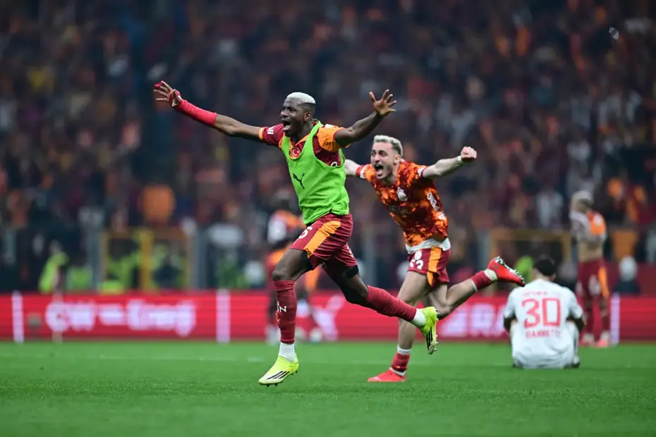 Dev kulüpler peşinde, Osimhen'den yeni sezon açıklaması