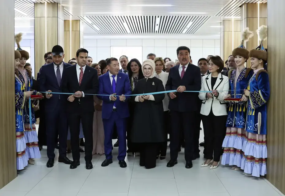 Sıfır Atık Projesi Kazakistan'da. Emine Erdoğan, Sıfır Atık Eğitim Laboratuvarı'nın açılışını yaptı
