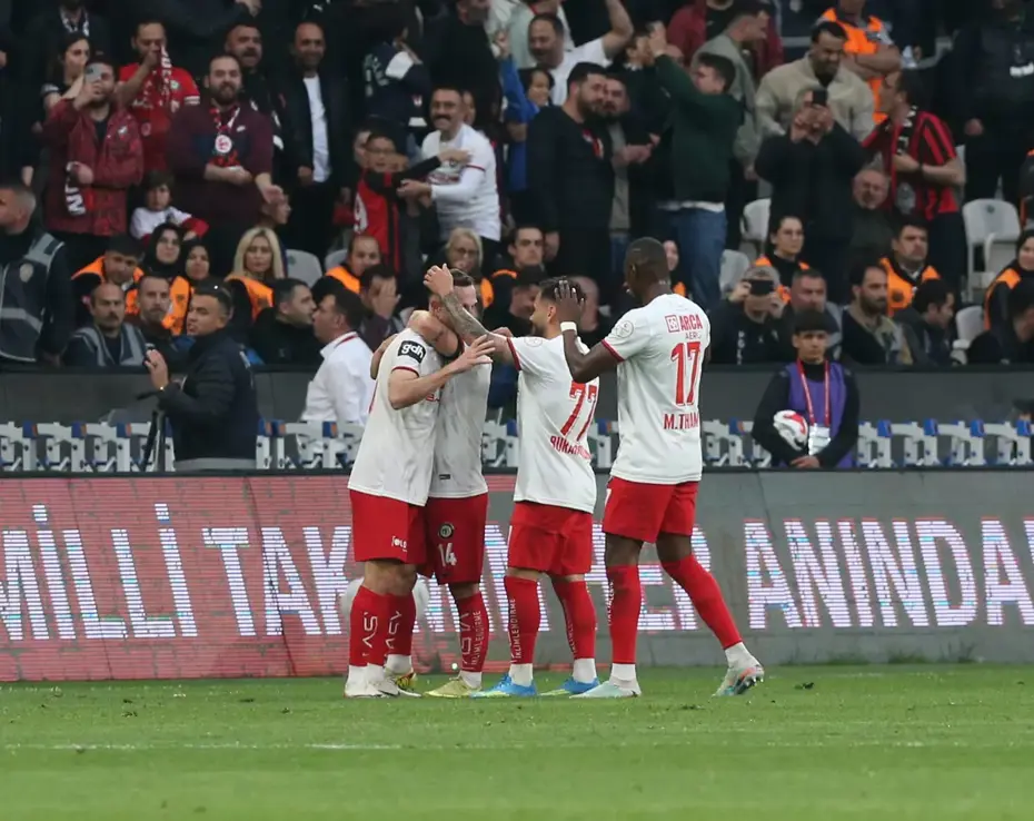 Süper Lig'e yükselen son takım belli oldu