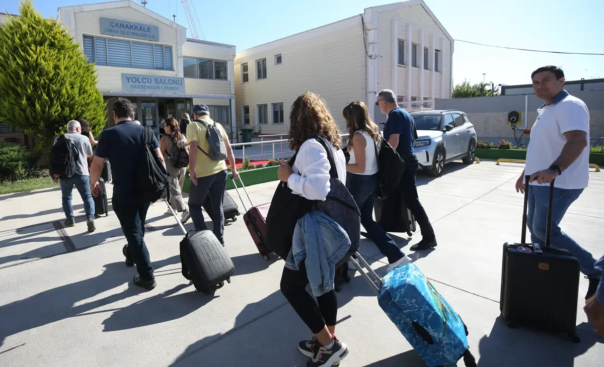 Çanakkale-Limni Adası feribot seferleri başladı