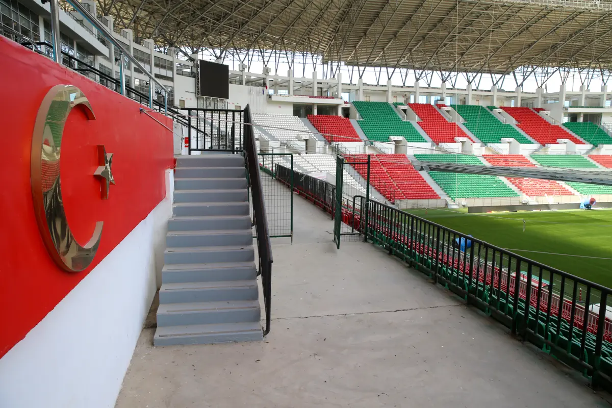 Süper Lig için hazırlanıyorlar. Misafir tribünü taşınıyor, turnike sistemi değişiyor