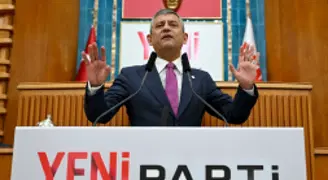 Türkiye'nin tüm demokratlarını partimize davet ediyorumYeni Parti Genel Başkanı Özgür Özel, ilk kez Meclis'te grup toplantısında kürsüye çıktı.