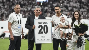Dolmabahçe’de Necip Uysal’a veda