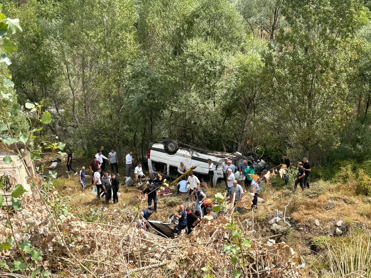 Sivas'ta katliam gibi kaza: Dört can kaybı var