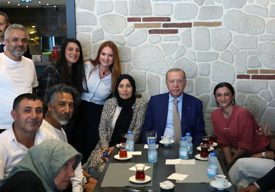 DAVET ÜZERİNE KEBAPÇIYA GİRDİ 2