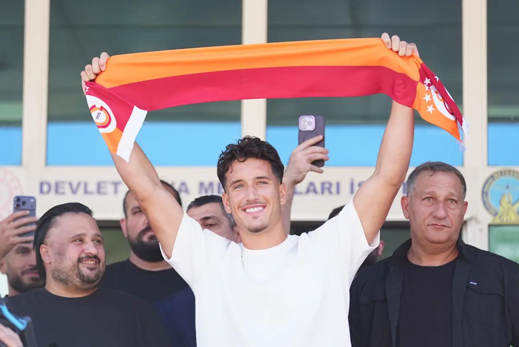 Galatasaray yeni golcüsüne kavuştu. Dünya Kupası sonrası 5 yıllık sözleşme