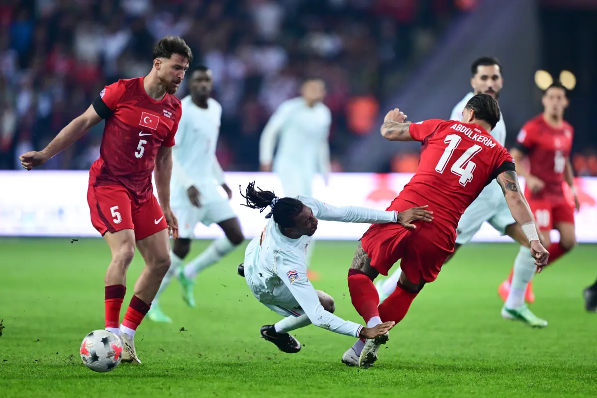 Türkiye mağlup başladı, 1 gol 1 kırmızı kart