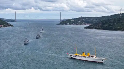 Preveze Deniz Zaferi'nin 488. yılı. İstanbul Boğazı'nda 15 gemiyle geçit töreni