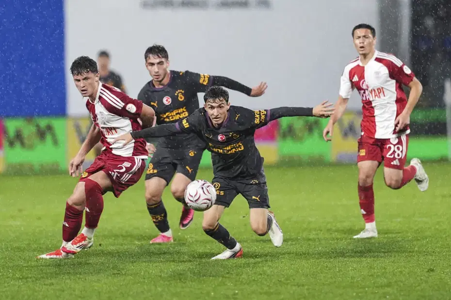 Galatasaray, 3-0 geriye düştüğü özel maçta Pendikspor'la 3-3 berabere kaldı