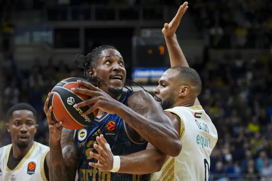 Fenerbahçe Tarfin İstanbul serisini 3'te 3 ile bitirdi. Beşiktaş, Barcelona'ya diş geçiremedi