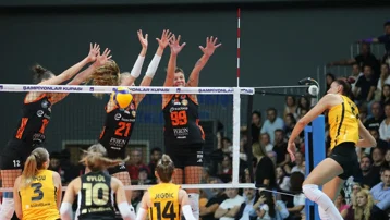 Şampiyonlar Kupası VakıfBank'ın oldu. Eczacıbaşı'nı 5 sette yenerek sezona kupa ile girdi