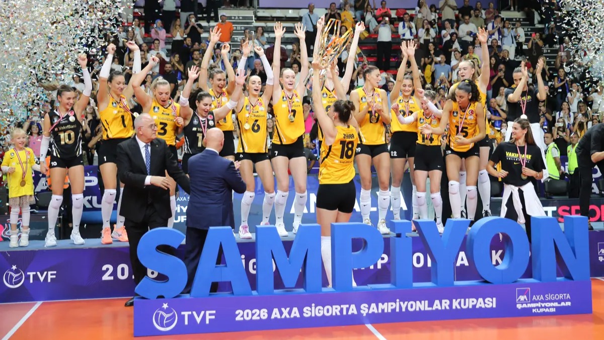 Şampiyonlar Kupası VakıfBank'ın oldu. Eczacıbaşı'nı 5 sette yenerek sezonun ilk kupasını aldı
