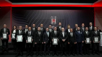 Serdar Adalı mazbatasını aldı, camiaya seslendi. "Büyük hayalleri gerçeğe dönüştüreceğiz."