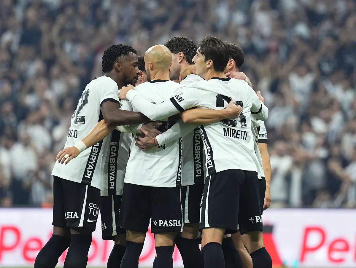 Beşiktaş evinde rakip tanımıyor. Kocaelispor da Tüpraş Stadyumu'ndan puan alamadı