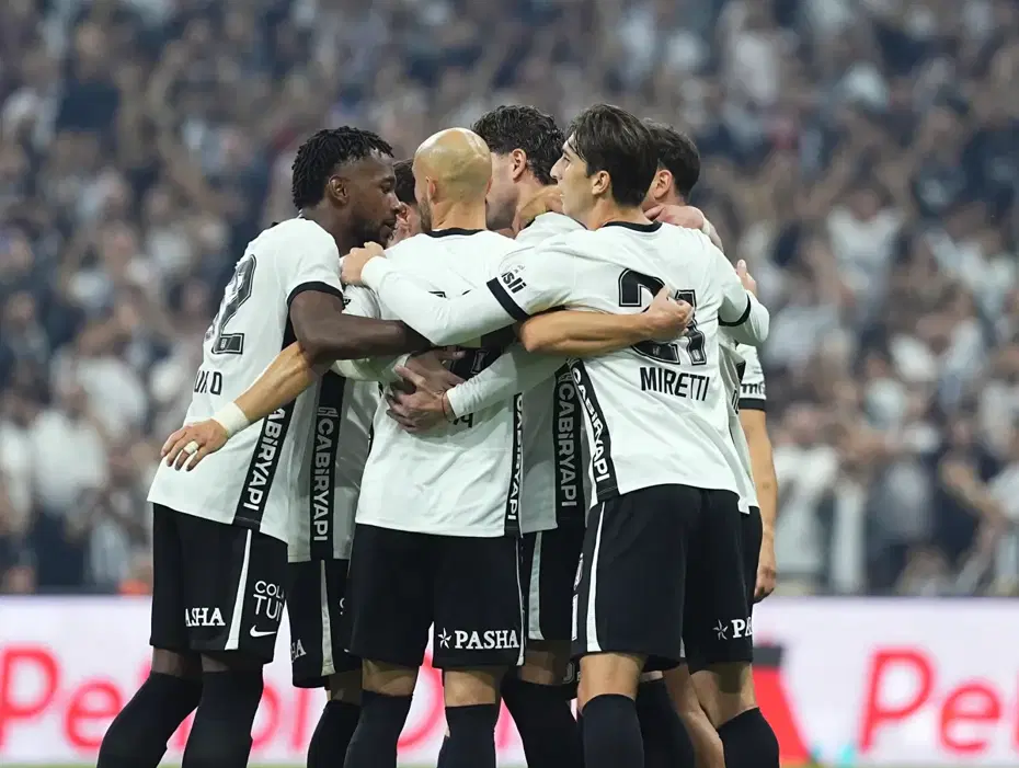 Beşiktaş evinde rakip tanımıyor. Kocaelispor da Tüpraş Stadyumu'ndan puan alamadı