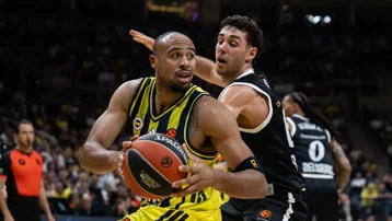 Fenerbahçe Tarfin blok partisi verdiği maçta Partizan'ı 74-65 devirdi