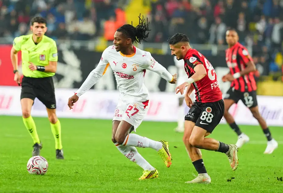Galatasaray'da Rafael Leao şoku. Lille ve Fenerbahçe maçlarında oynaması şüpheli