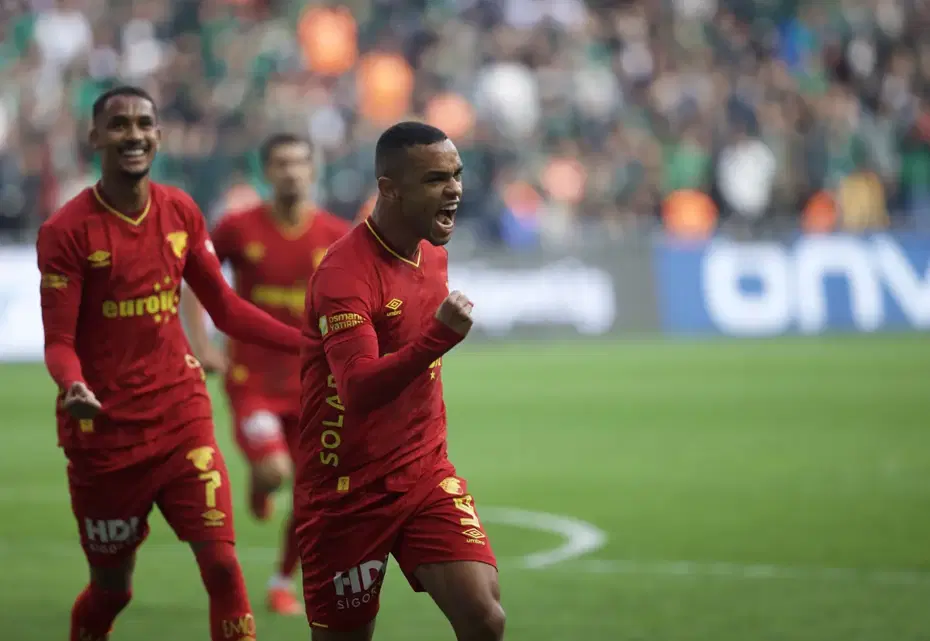 Göztepe, Kocaeli deplasmanında 3 puanı 2 golle aldı