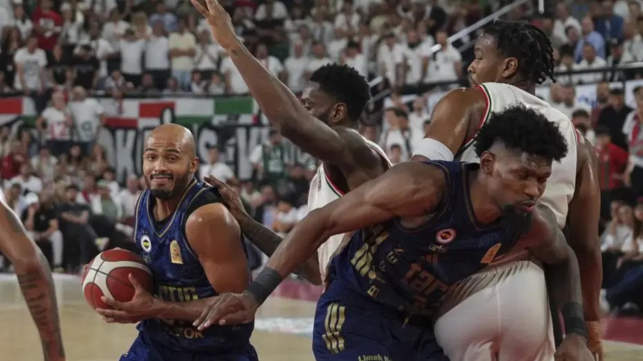 Fenerbahçe Tarfin, İzmir deplasmanında Karşıyaka'yı farklı yendi 