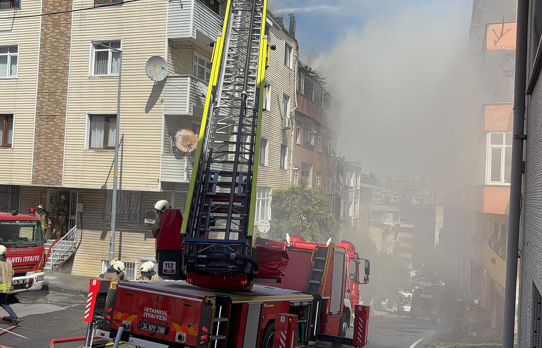 Gaziosmanpaşa'da dört katlı binada korkutan yangın