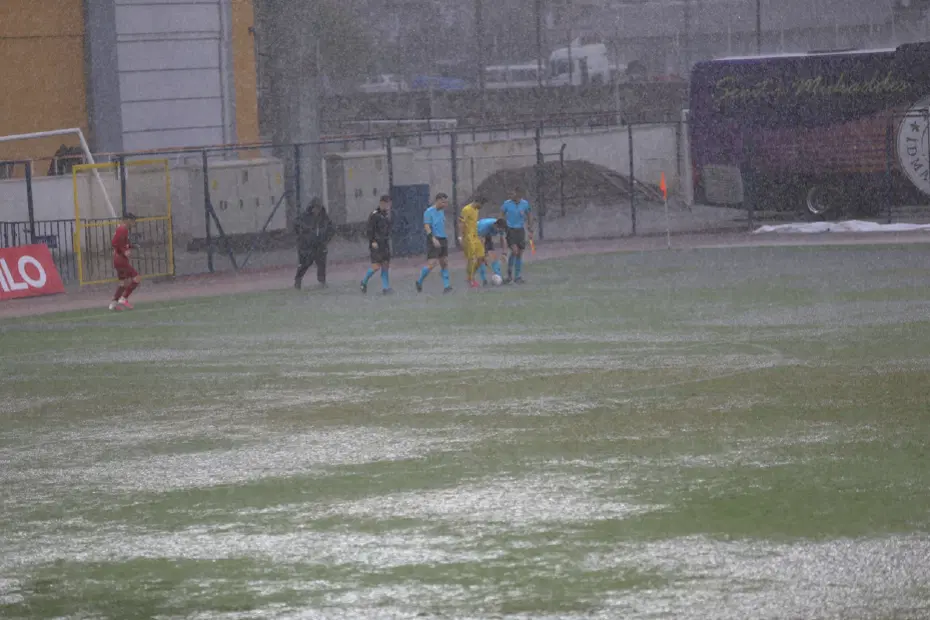 Kupada Fethiyespor-Eyüpspor maçına yağmur engeli