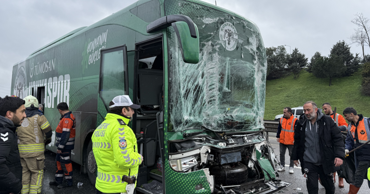 Konyaspor takım otobüsü İstanbul'da kaza yaptı, 5'i futbolcu 7 yaralı