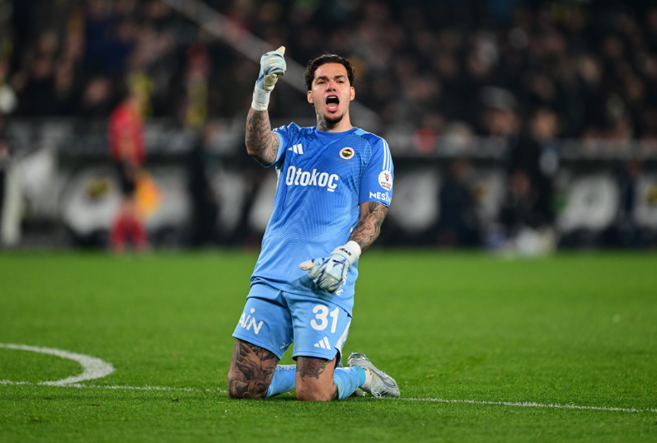 Taraftar tepki göstermişti, Ederson kararını verdi