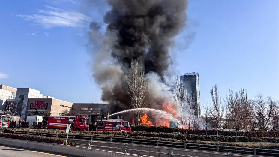 Ankara Emniyet Müdürlüğü otoparkında yangın