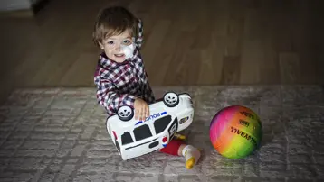 Pitbull saldırısına uğrayan minik Efe taburcu edildi